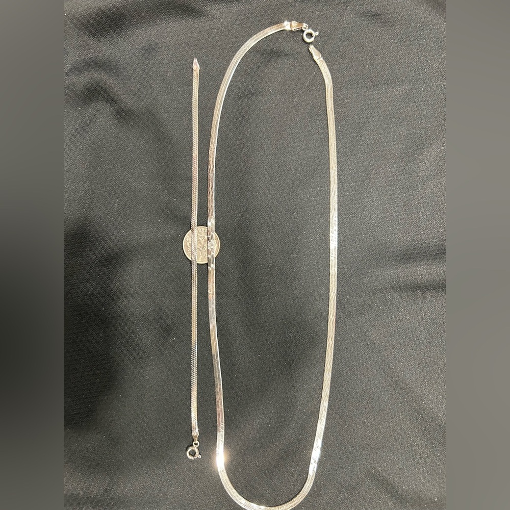 925 sterling silver made in Italy
20” herring bone chain
7” bracket
